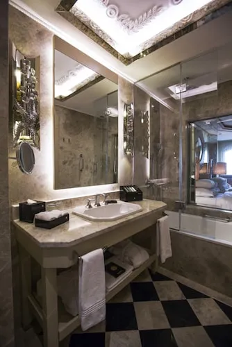 Wyndham Grand Istanbul Kalamis Marina Hotel
