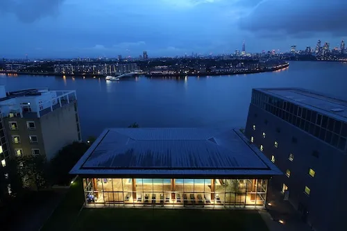 Canary Riverside Plaza Hotel